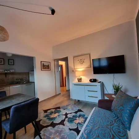 Apartment Dolores With Private Outdoor Area Kastelir