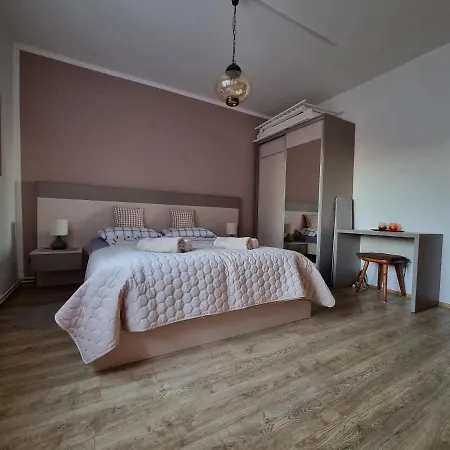 Dolores With Private Outdoor Area Apartment Kastelir